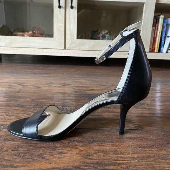 Michael Kors Womens Kristen Mid Ankle Strap Heels - Picture 9 of 11